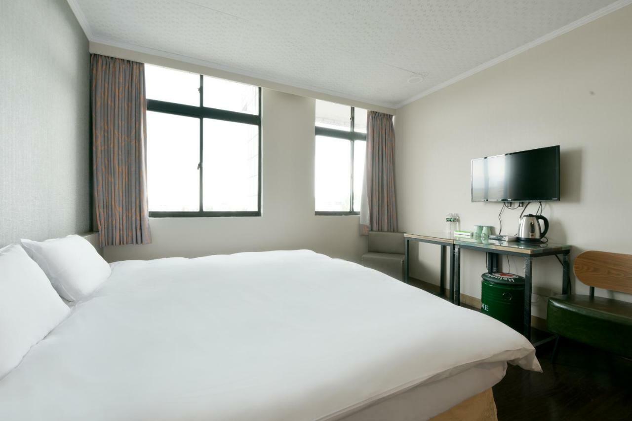 צ'יאיי סיטי Back Home Hotel מראה חיצוני תמונה