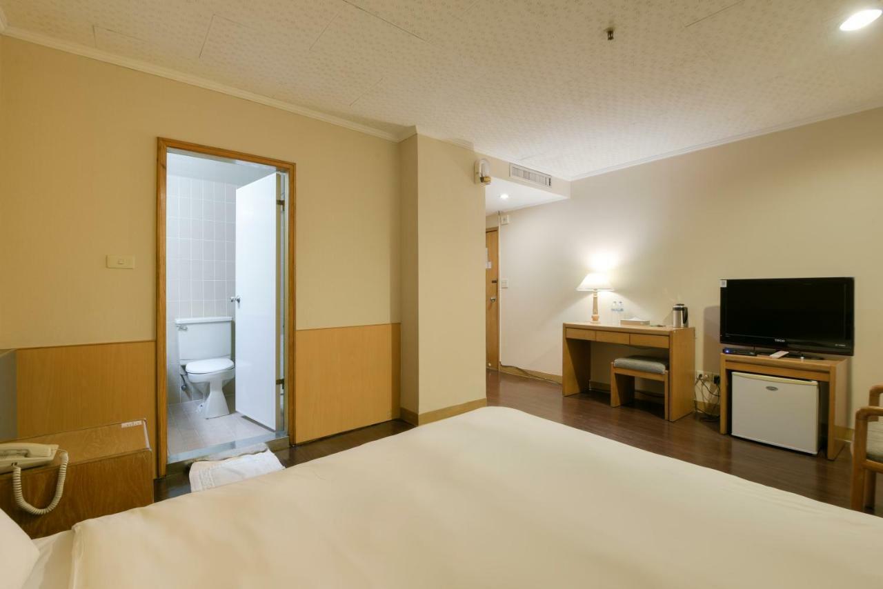 צ'יאיי סיטי Back Home Hotel מראה חיצוני תמונה